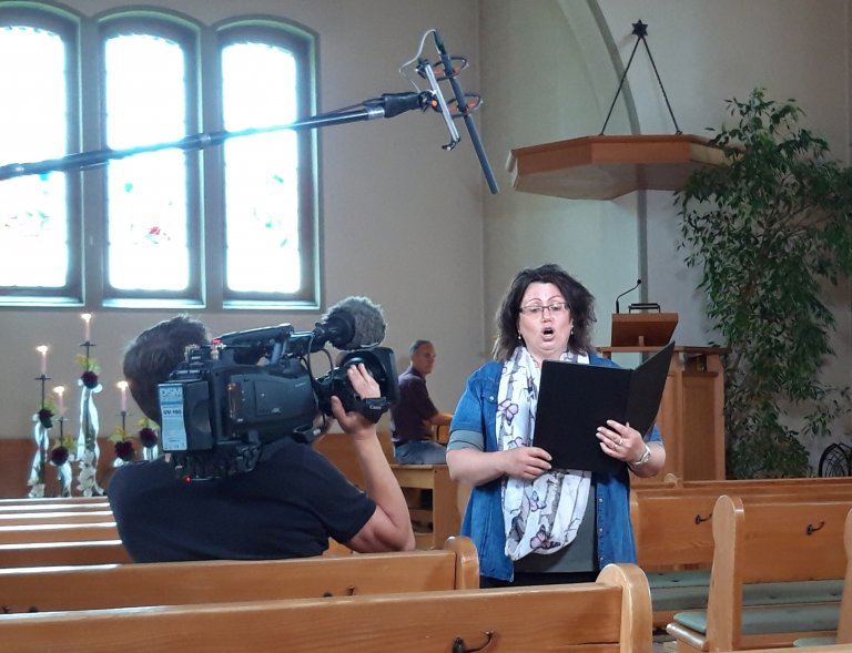  Sylvia Wenger-Röthlisberger singt eine Jodlermesse in der Kirche Burgistein | © ALPHAVISION