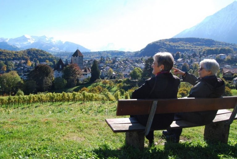 Trotz Chemotherapie unternimmt Johanna immer wieder gerne Ausflüge. Hier zu ihrem Heimatort nach Spiez.