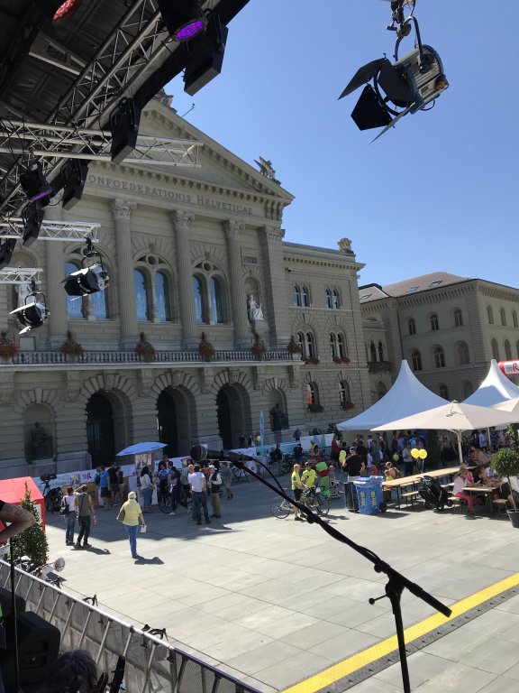 Kurz nach Mittag ist der Bundesplatz noch nicht so gut besucht. | © ALPHAVISION