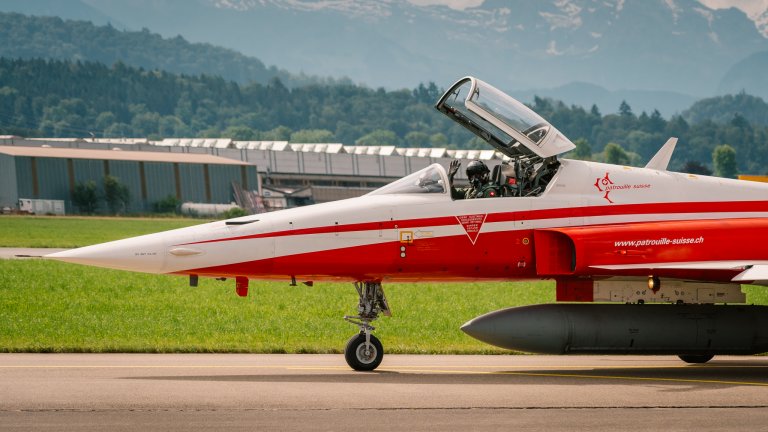 Ein Tiger F5 der Patrouille Suisse rollt zum Start | © 2020, ALPHAVISION