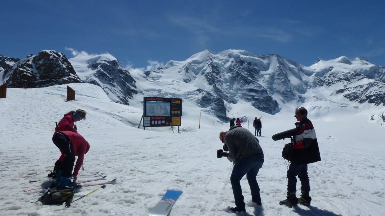 TV-Crew vor atemberaubender Kulisse bei der Arbeit | © ALPHAVISION