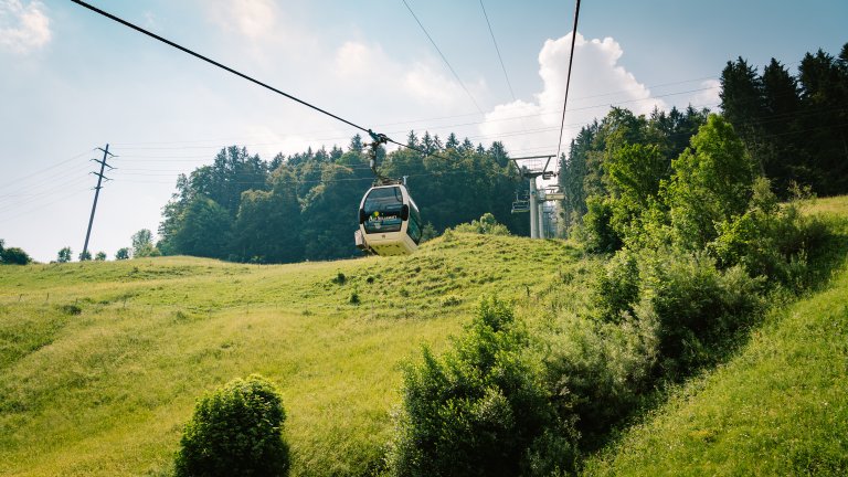 Nächste Station: Fahrt mit der Sesselbahn auf die Alp Sellamat | © ALPHAVISION