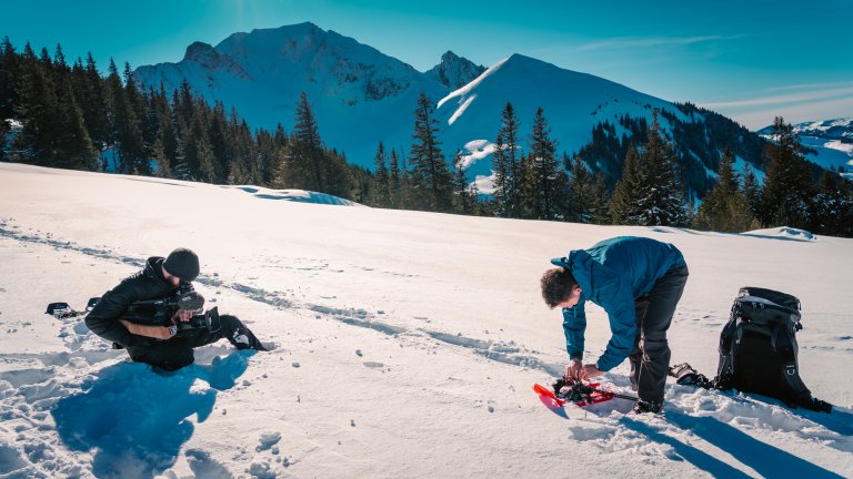 Ohne Schneeschuhe geht es nicht | © 2021 ALPHAVISION 