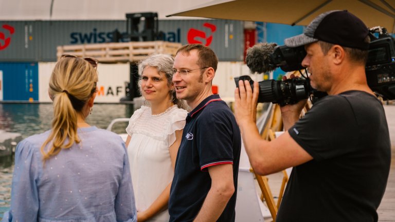 Aline Baumann im Gespräch mit Lilian und Thomas Beyeler | © 2020, ALPHAVISION