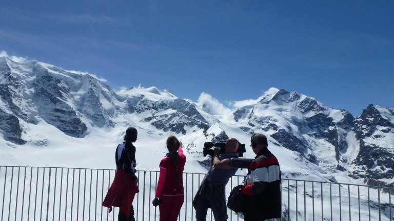 Auf der Aussichtsterrasse der Bergstation | © ALPHAVISION