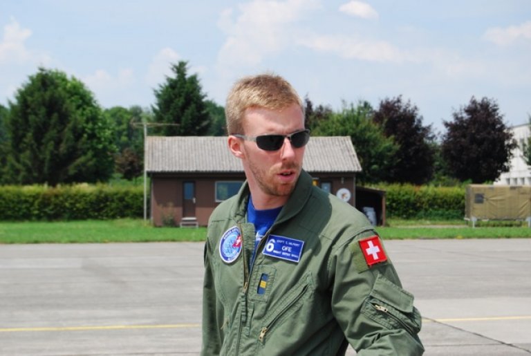 Thomas Hilpert wurde von seinen Kollegen in die Kunstflugformation PC-7 TEAM gewählt. 