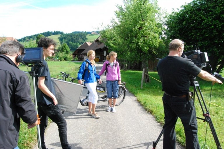 Jeanette Macchi startet die dritte und letzte Sommermagazin-Tandemfahrt in Langnau im Emmental.