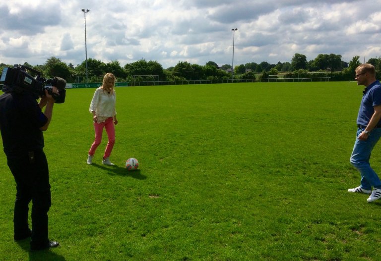 Aline nutzt die Zeit für ein kurzes Probetraining.