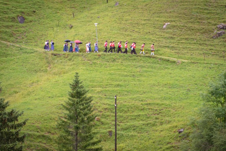 Die Sennen der Schwägalp sind auf dem Anmarsch zum Sennenball...