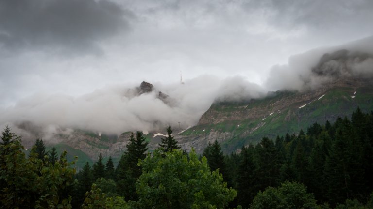 Sogar der Säntis kommt hinter den Wolken hervor.