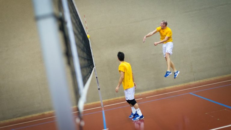 ...die Freude am Sport ist geblieben. Hier im Training mit dem VBC Nidau (1.Liga).