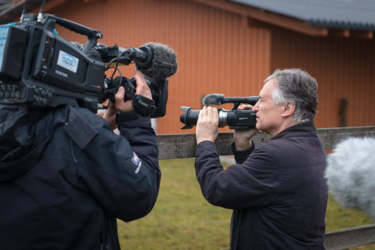 Eines der Hobbies, welches Peter trotz Schmerzen noch ausüben kann, ist das Drehen und Schneiden von Filmen.