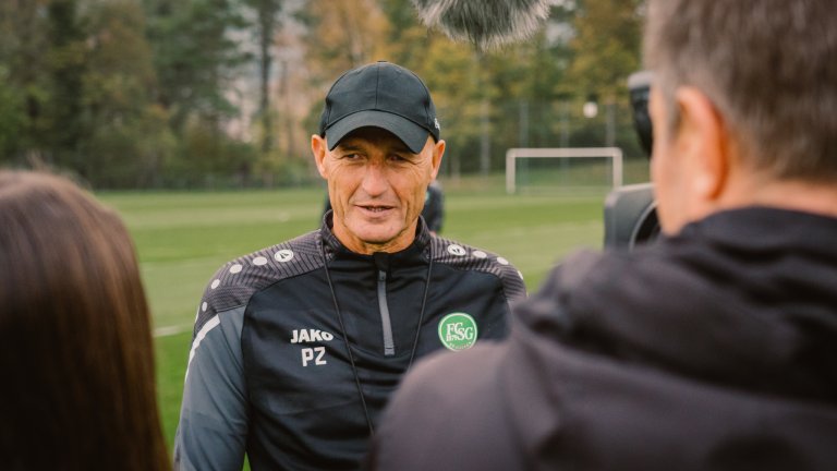 Kurzes Interview mit Peter Zeidler, Trainer des FC St.Gallen | © 2022 ALPHAVISION