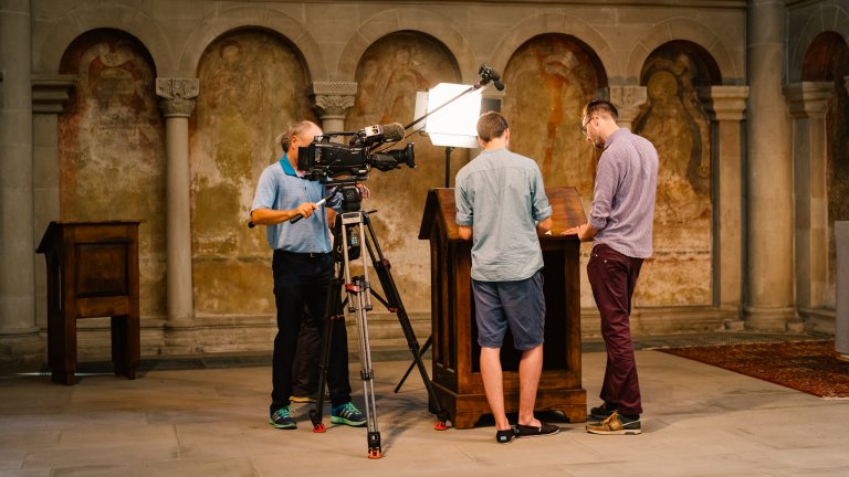 Dreh im Chor des Grossmünsters | © ALPHAVISION