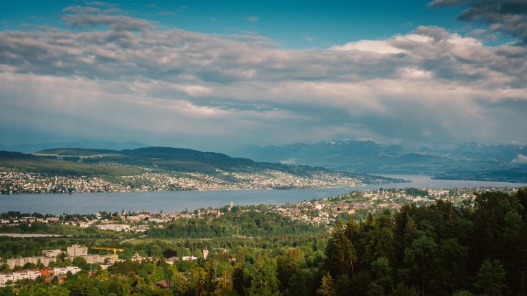 Grandiose Aussicht auf den Zürichsee
 | © 2024 ALPHAVISION