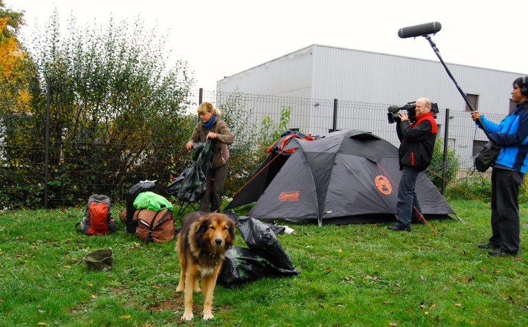 Hetty Overeem übernachtet auf ihrer 40 Tage dauernden Reise häufig im Garten von Privatpersonen.