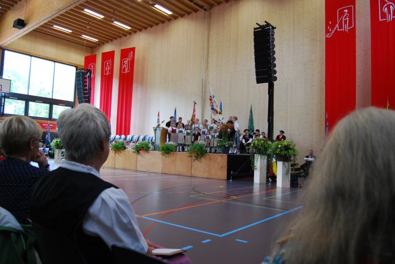 Die Jüngsten Teilnehmer treten im „Gugelchörli“ auf.