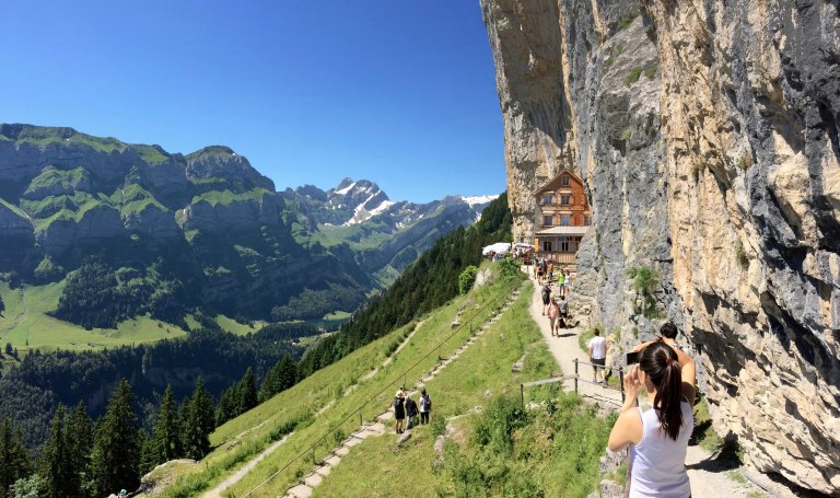 Es diente früher den Eremiten, die beim Wildkirchli lebten, als Unterkunft.