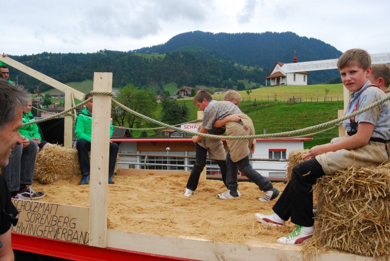 Schon bald wird auch er sich mit seinen Kollegen beim Schwingen messen. 