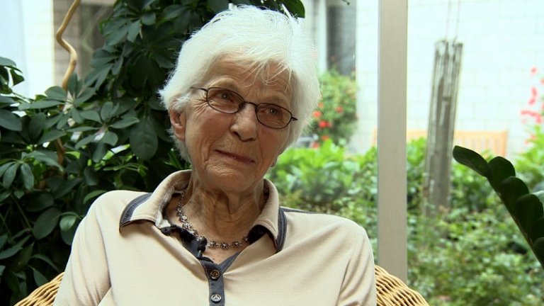 Frau Frei ist 94 Jahre alt und lebt in Lengnau / BE