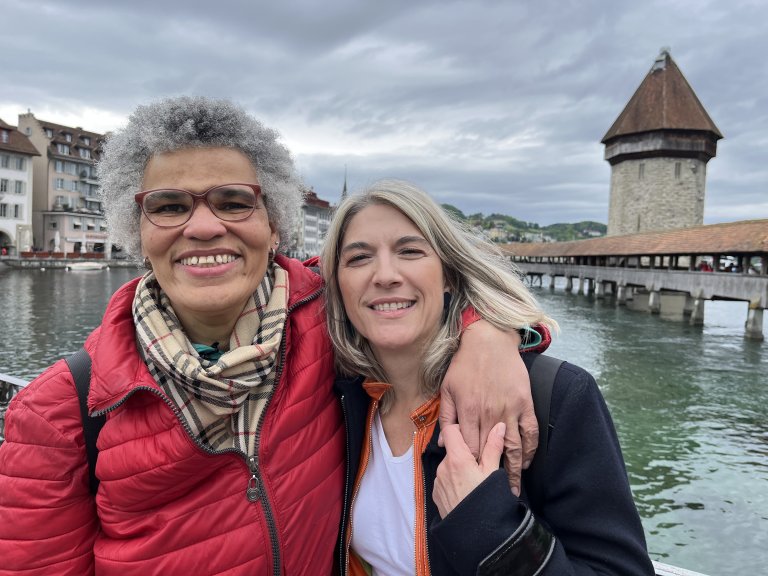 Rita Bauer (l.) und Dea Volic (r.) vor der schönen Luzerner Kulisse | © 2024 ALPHAVISION