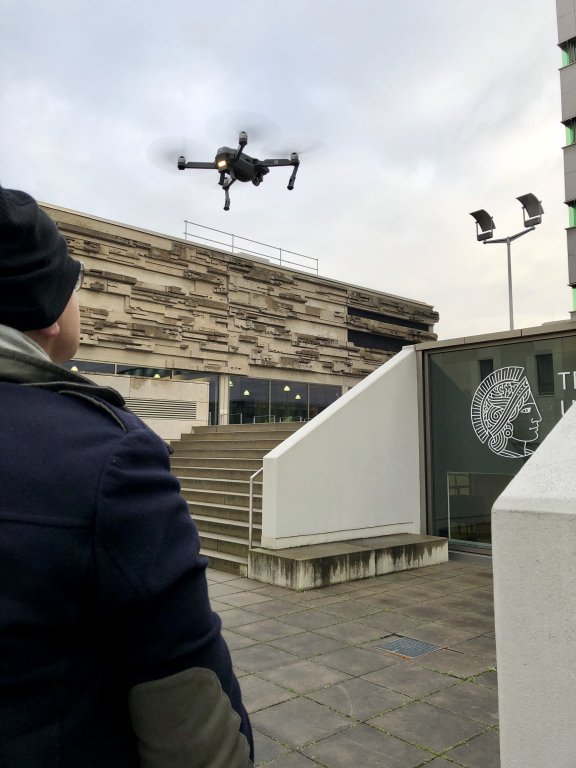 Drohnenflug gleich neben der Technischen Universität | © ALPHAVISION