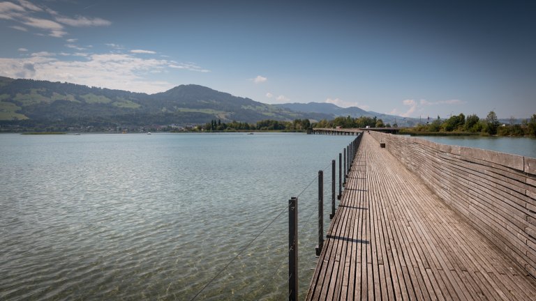 Dreh auf dem Hurdensteg bei Rapperswil. | © ALPHAVISION