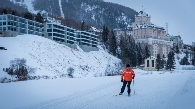 Loipe mit Pontresina im Hintergrund