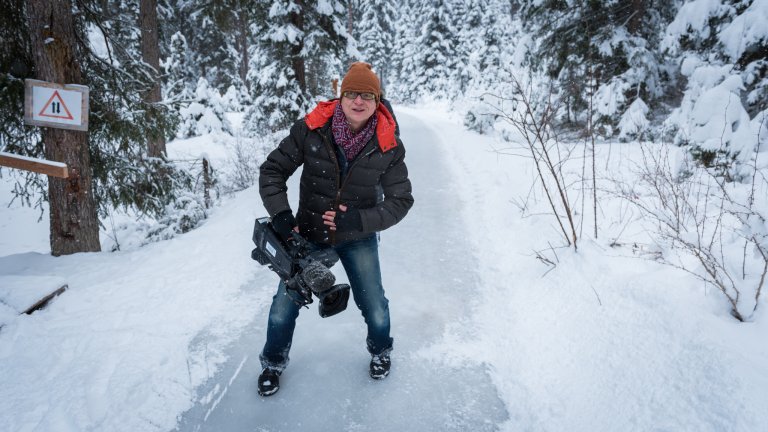 Kameramann Peet Albrecht übt fürs Ice-Shooting ...
