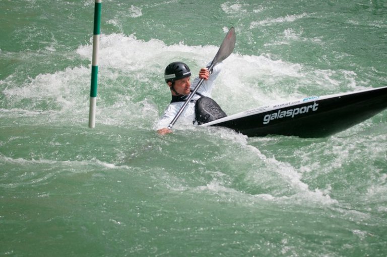 Mike Kurt beim Training auf der Aare