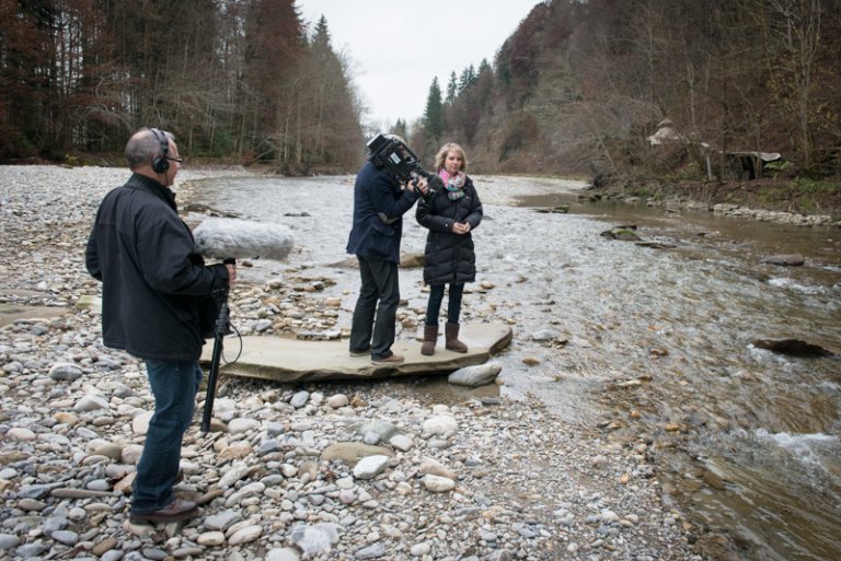 Die erste Ehe von Regine ist gescheitert. In den schwierigen Zeiten der Trennung kommt sie oft an diesen Flussabschnitt der Emme.