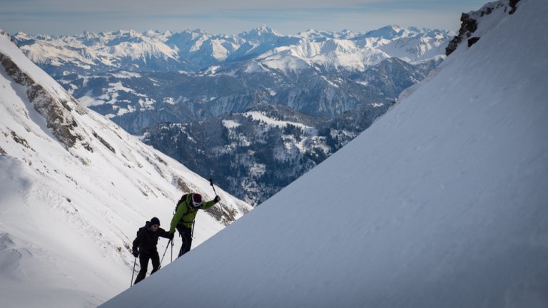 Aufstieg vor grandiosem Panorama.