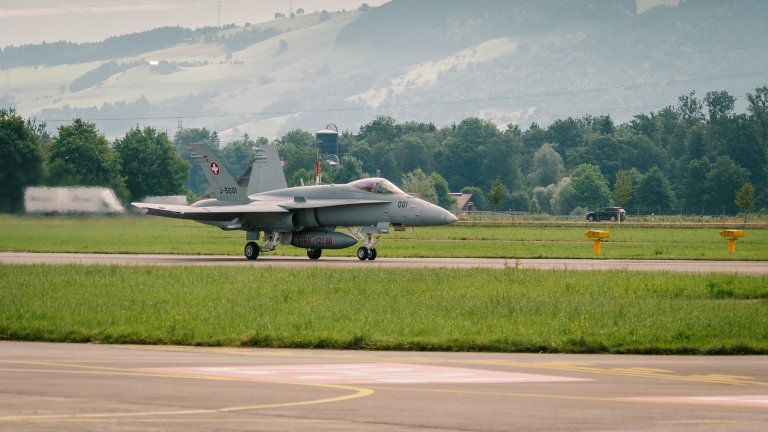 Eine F/A-18 landet auf dem Militärflugplatz Emmen | © 2020, ALPHAVISION