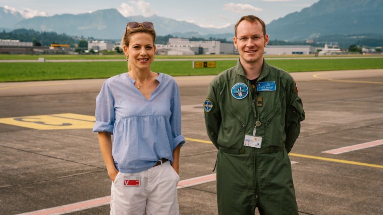 Aline Baumann und Pilot Thomas Beyeler | © 2020, ALPHAVISION