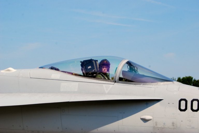 Thomas Hilpert gehört mit seinen 31 Jahren bereits zu den erfahrenen Piloten und ist auch als Fluglehrer tätig.