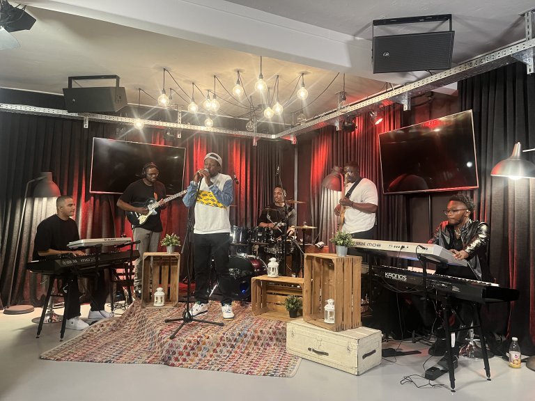 Saymon «Saymo’K» Kuziem mit der «Urban Soul Band»  | © 2023 ALPHAVISION