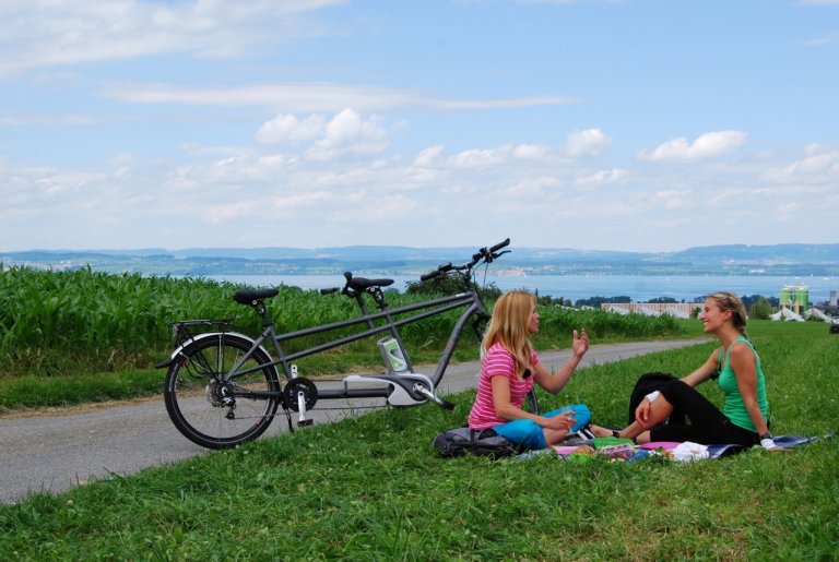 Die Aussicht oberhalb von Güttingen ist wunderschön.