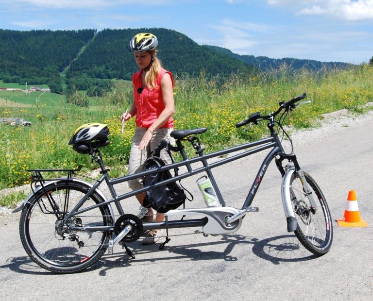 700 Höhenmeter hinauf zur Creux du Van muss Jeanette Macchi mit ihrem Gast meistern.