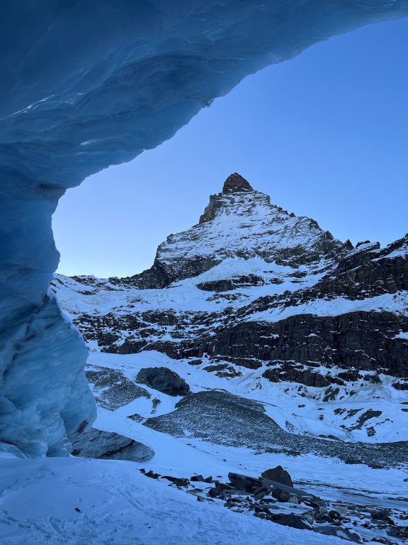 Sicht vom Gletschertor aufs Matterhorn | © 2023 ALPHAVISION