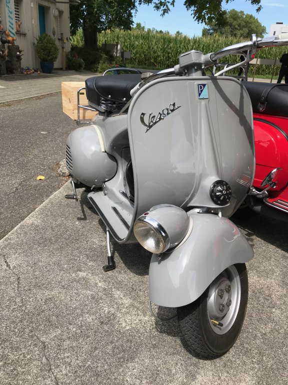 Alte Vespa eines Festteilnehmers. | © ALPHAVISION