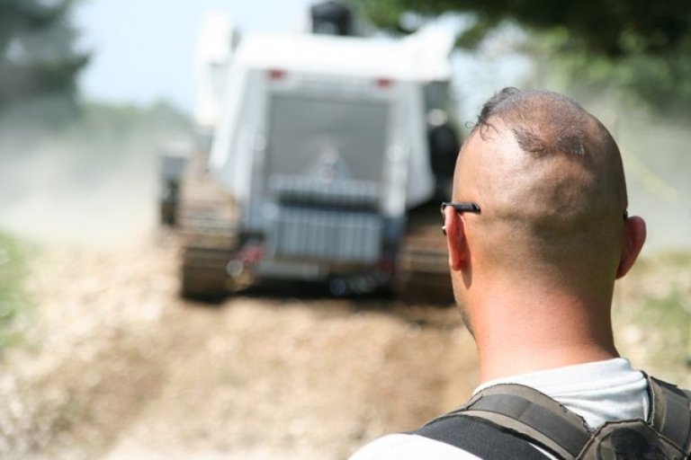 Je nach Terrain und Auftrag wird der D3 mit Kameras ausgestattet. Hier bei den Tests navigiert der Operateur auf Sicht.