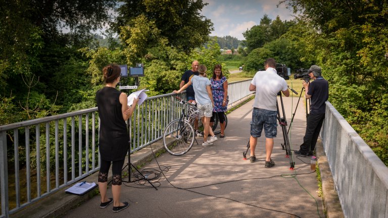 Interview-Setting auf einer Brücke der Wigger | © ALPHAVISION